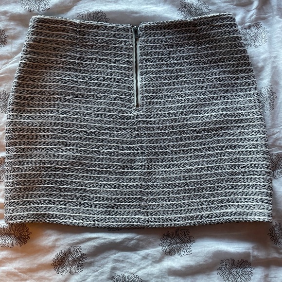 BCBG Generation tweed skirt. Size xs in excellent condition. - Picture 2 of 2